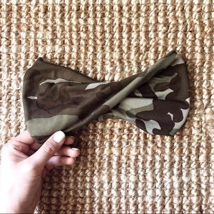 Hello Headband Twisted wide-banded headband